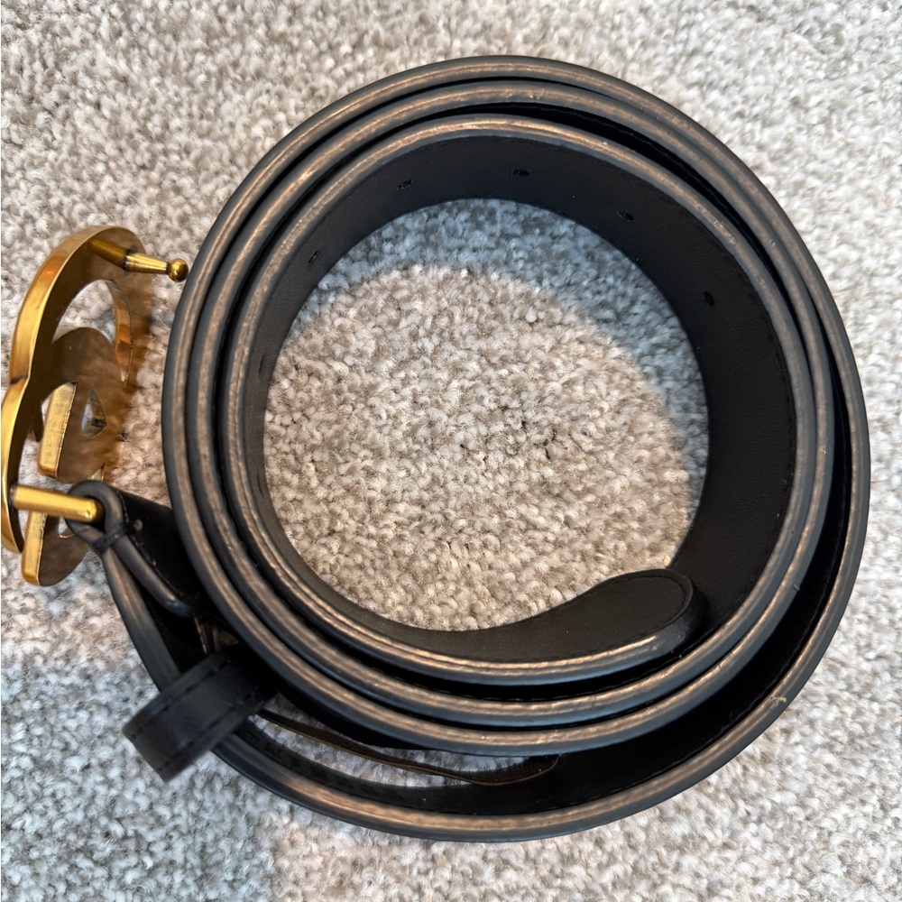 Gucci Black Leather Belt with Gold GG Emblem - Picture 2 of 2